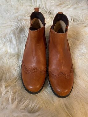 Women Tan Leather Chelsea Wingtip Boots